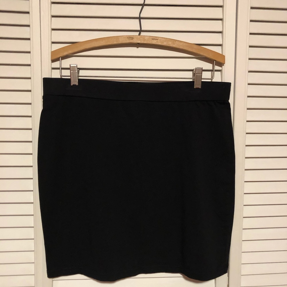 H&M Basic Black Skirt